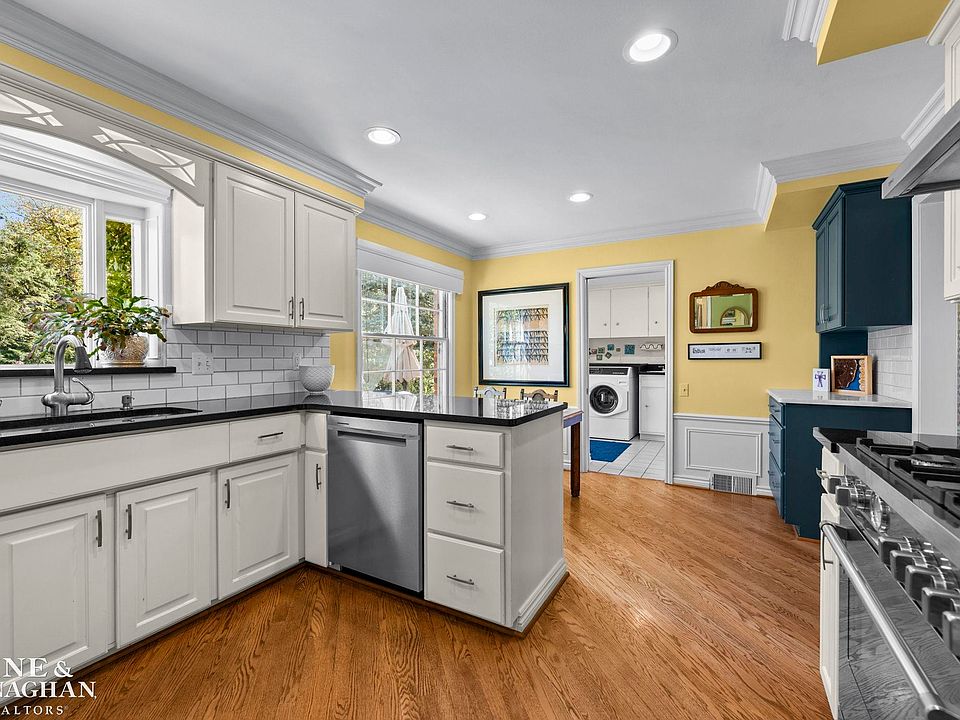 332 Kercheval Ave, photo 20