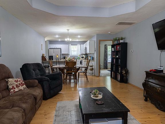 4th image of 2073 N Elizabeth Avenue