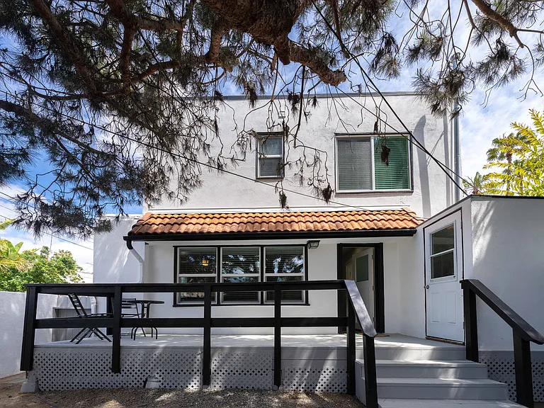 2631 1/2 Collier Ave — Photo 26