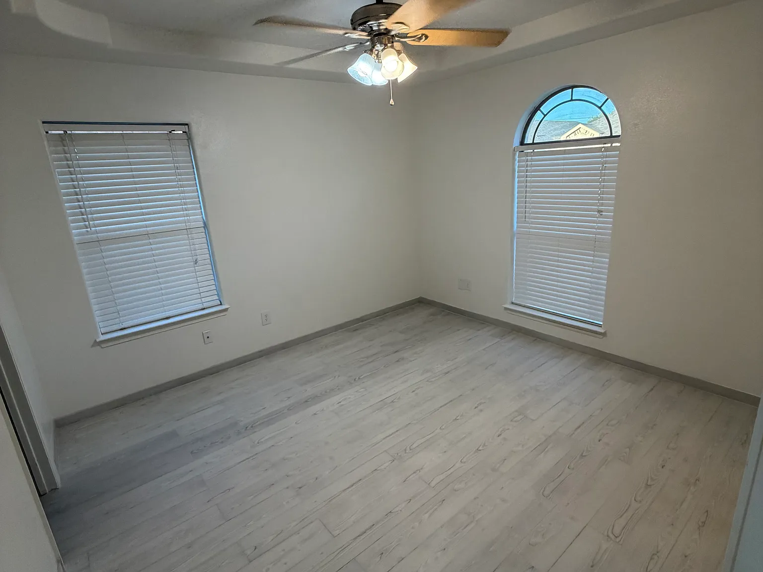 2 bed, 980 sqft, $1,000 — Photo 3