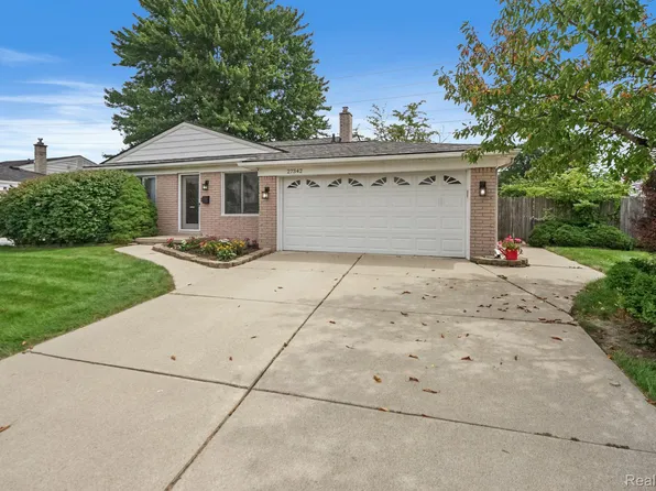 27342 Sutherland Dr, Warren, MI 48088