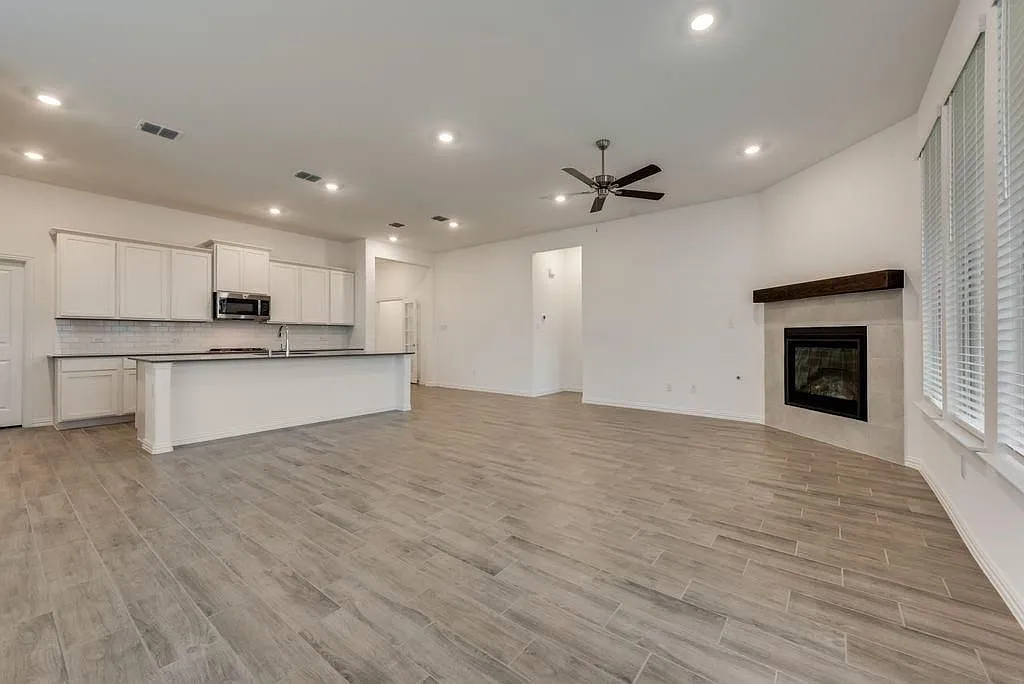 5 bed, 2371 sqft, $3,500 — Photo 4