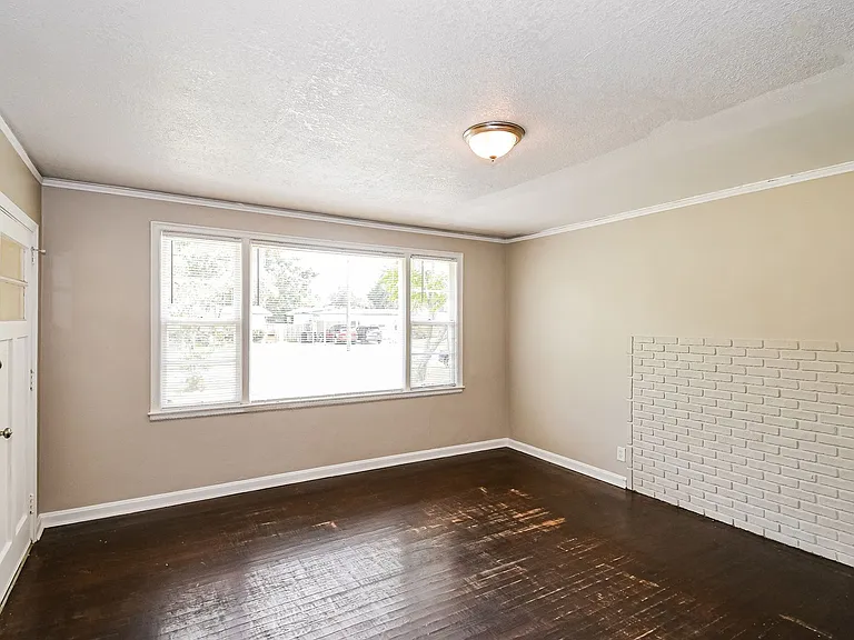 5709 Milmar Dr S — Photo 2