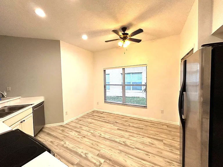 465 Eastbridge Dr — Photo 10
