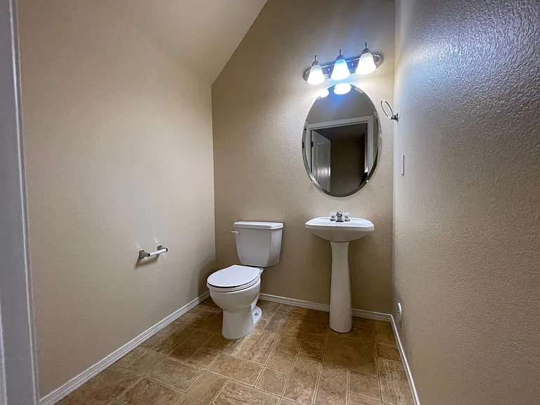 4717 Rowland Hts — Photo 18