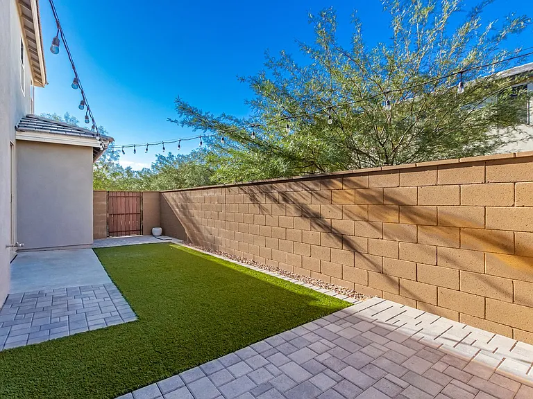 2026 W Desert Hollow Dr — Photo 24