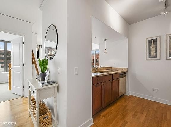 2nd image of 200 N Jefferson St APT 606