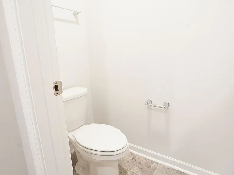 129 Cecil Rd — Photo 20