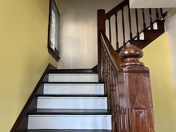3rd image of 119 S Fullerton Ave Floor 2