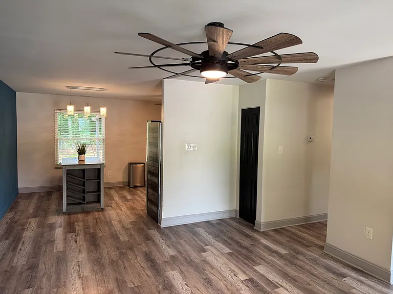 4701 Lucinda Ln — Photo 4