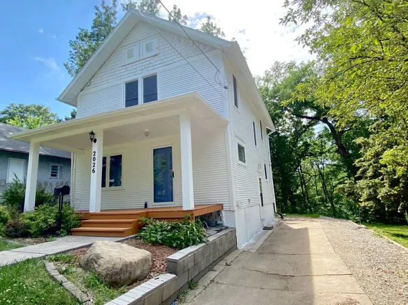 2026 10th St, Des Moines, IA 50314
