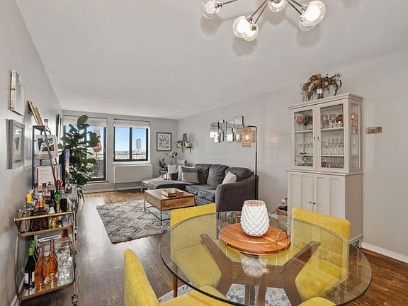 4th image of 205 10th St APT 6S