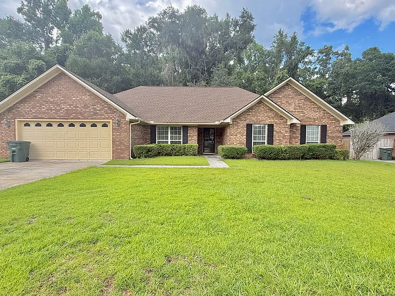 1130 Montclair Dr — Photo 1