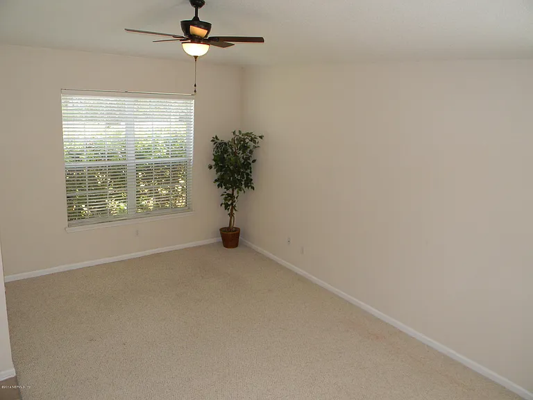10599 Roundwood Glen Ct — Photo 3