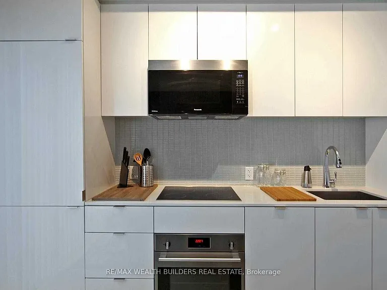 7 Grenville St #1108 — Photo 13