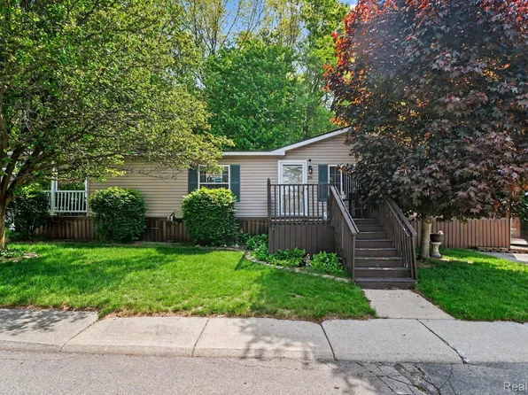 326 Basket Br, Oxford, MI 48371