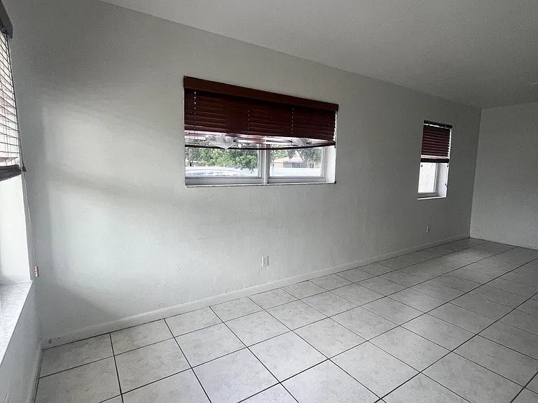 3300 SW 32nd Ct — Photo 8