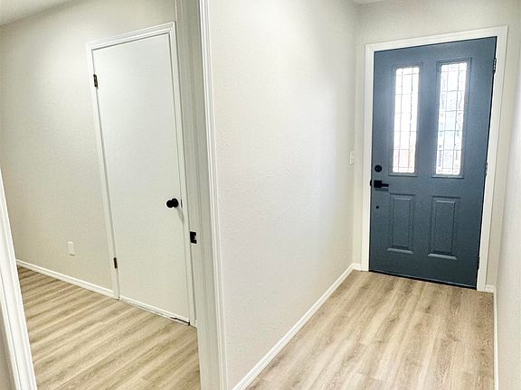 2nd image of 2923 Meadowview Dr
