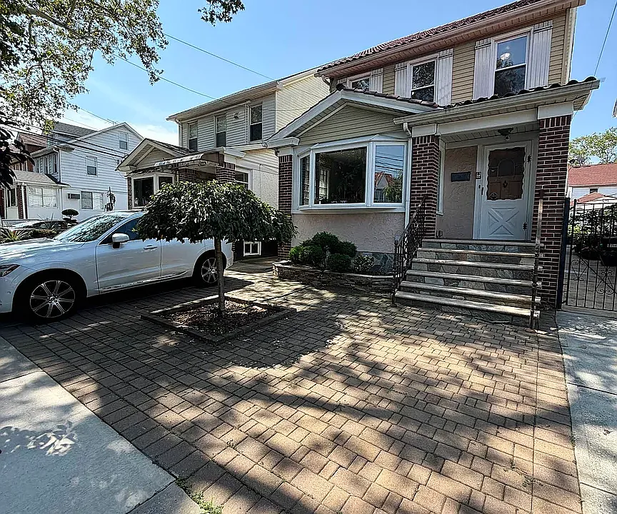 80-34 Margaret Pl