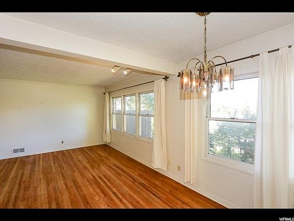 5th image of 1815 E Hillcrest Ave