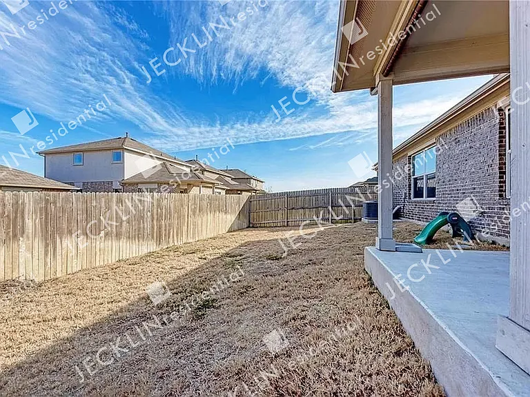 105 Kleberg Ct — Photo 26