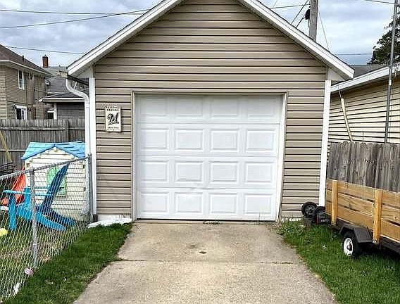 4th image of 1537 Carrington St