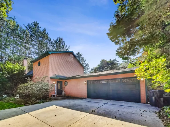 8638 392nd Ave, Burlington, WI 53105