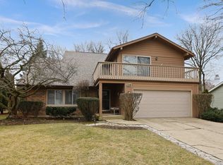226 Bay Colony Dr, Naperville, IL