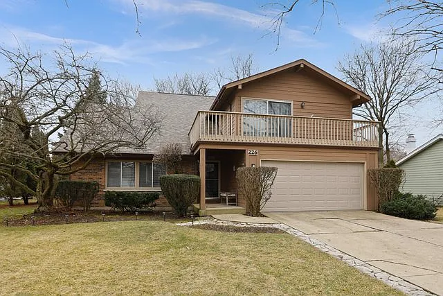 226 Bay Colony Dr photo 1