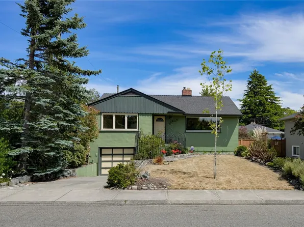 2471 Dryfe St, Oak Bay, BC V8R 5T3