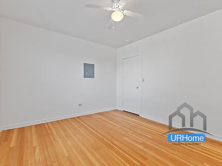 242 SE Washington St — Photo 14