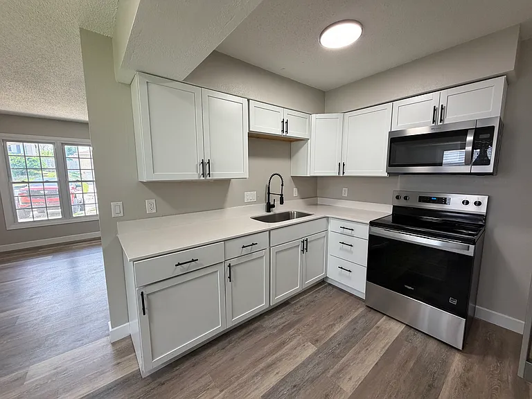 500 E Spring St #502 — Photo 3
