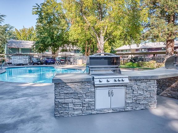 Pool & BBQ Area
