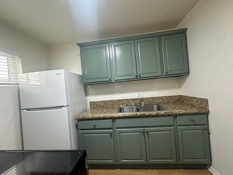 2666 Ellendale Pl — Photo 10