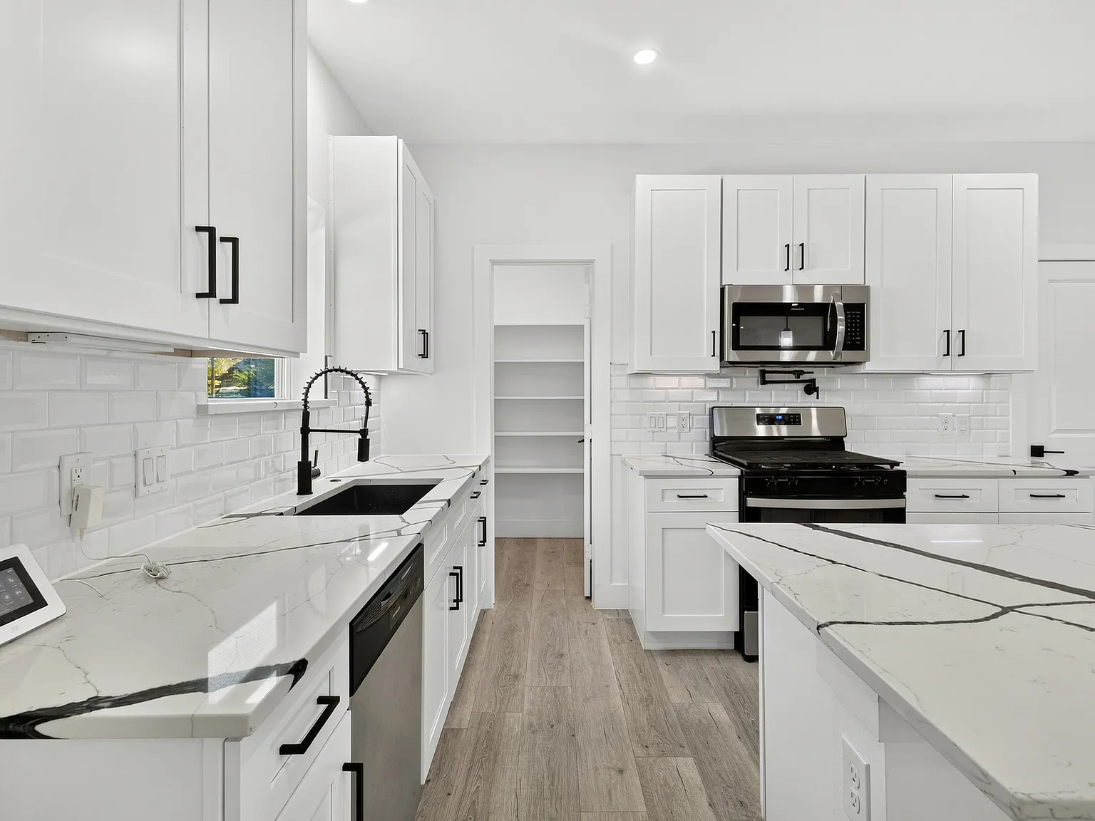 3 bed, 2.5 bath, 1724 sqft, $2,600 — Photo 3