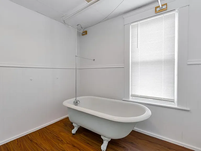 74 7th St NW — Photo 8