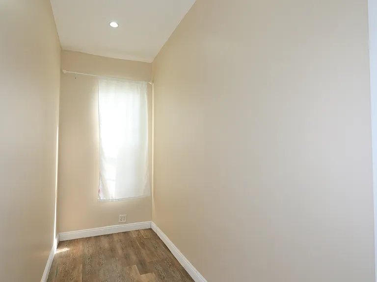 10ft CEILING!