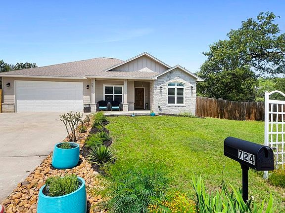 4th image of 724 Oak Lane