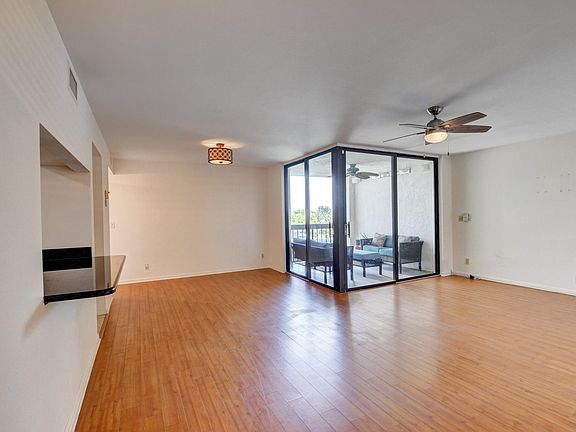 4th image of 825 Egret Circle #403