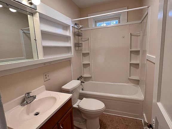 5th image of 605 W 7th St