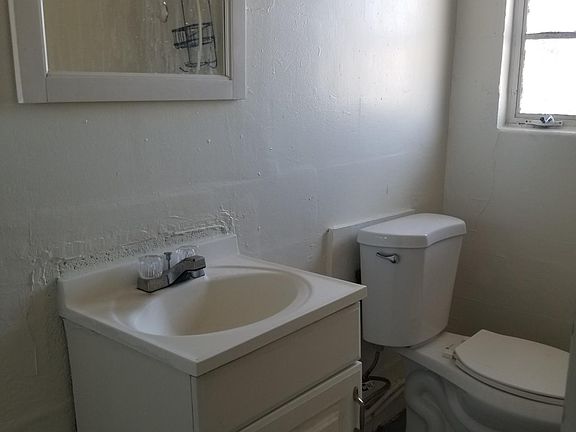 4th image of 293 W Heil Ave