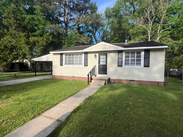 201 Rosewood Dr