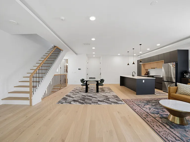 5039 N Winthrop Ave #2F — Photo 12