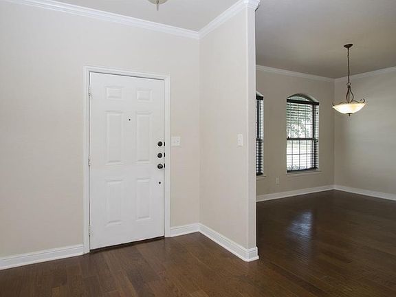 2nd image of 1821 Cortez Ln