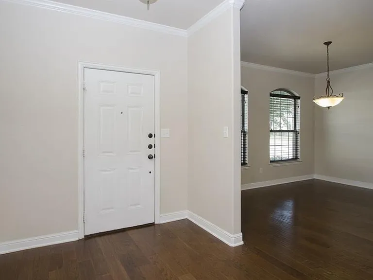 1821 Cortez Ln — Photo 2