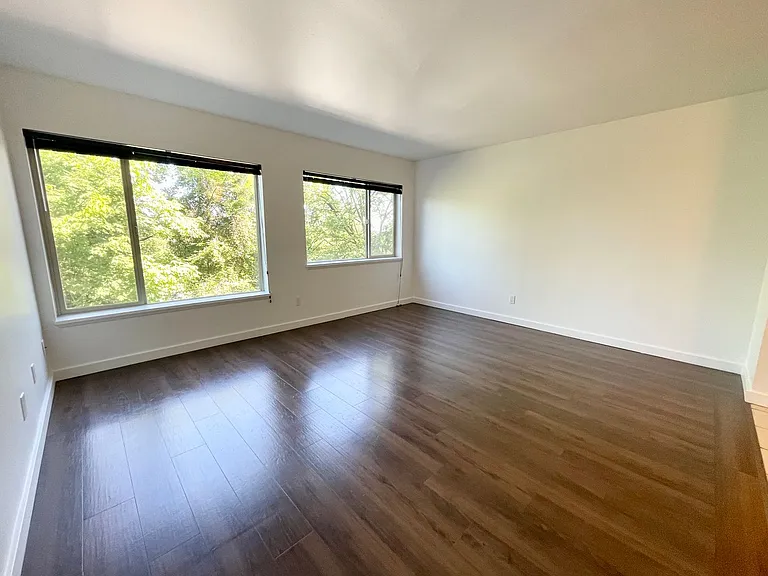 Bayview Apartments — Photo 14