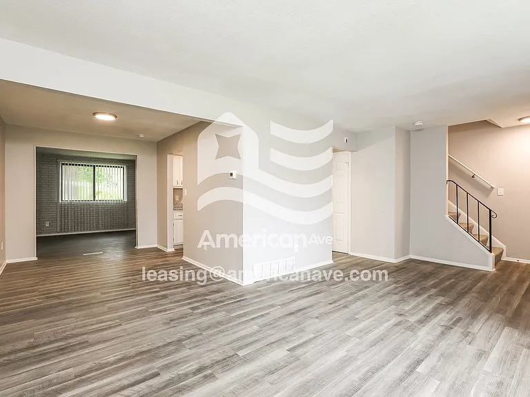 785624_005_wm_-_living_room_12887050.jpg