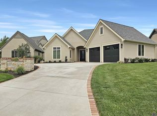 1031 SW Exmoor Ln, Topeka, KS 66604