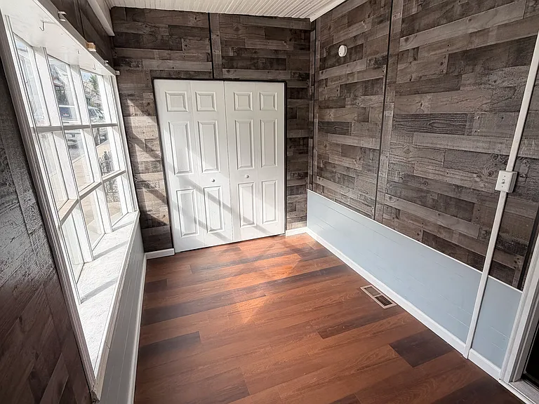 Oak Ave — Photo 3