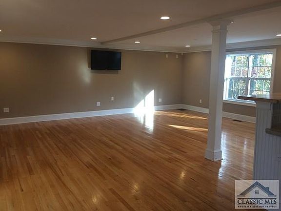 3rd image of 1101 Meriweather Dr